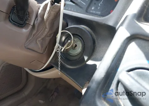 2000 Toyota Sienna Ce z USA, uszkodzony, nr VIN 4T3ZF19C5YU309477